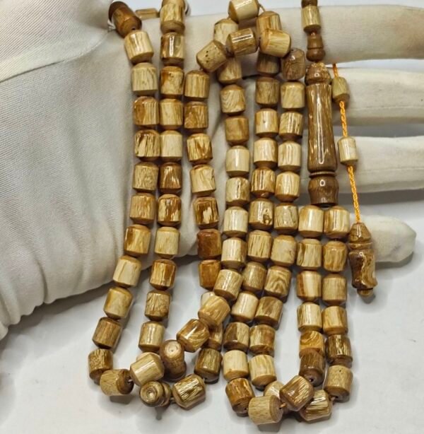 سبحة من اليسر الوردي النادر