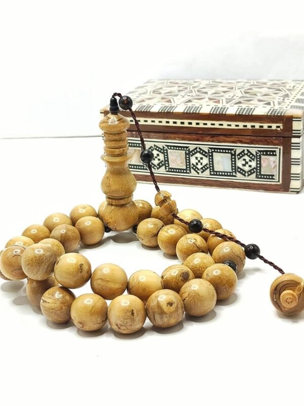سبحة من اليسر الابيض