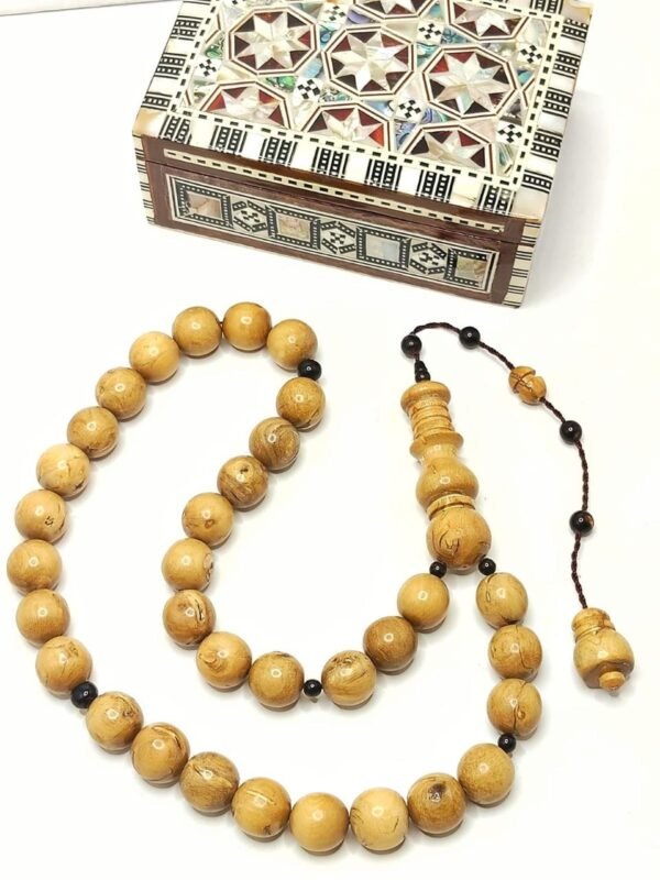 سبحة من اليسر الابيض