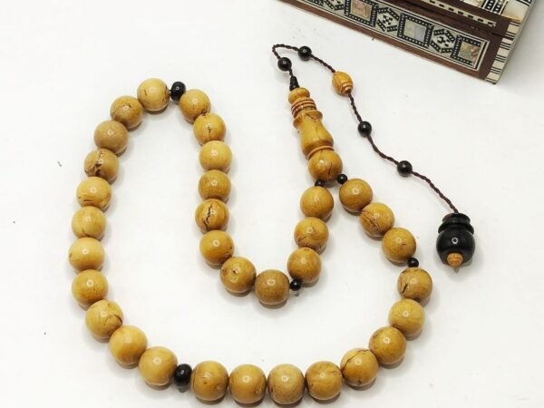 سبحة من اليسر الابيض